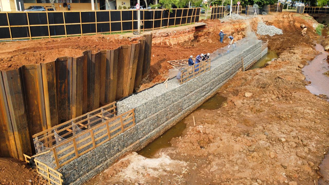 Canalização de Córrego e Construção de Ponte (Água Fria)